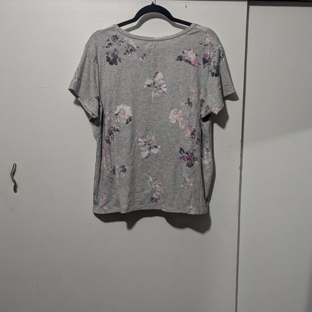 Croft & Barrow 'The Classic Tee' Gray with Pink Floral All-Over Print - Picture 3 of 4